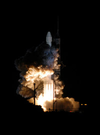 Photograph of the launch of the Messenger spacecraft.